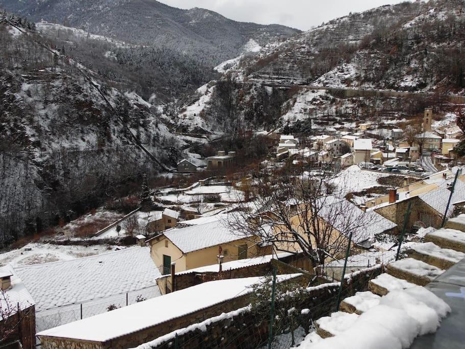Paisible Maison Dans Les Pyrenees Fontpédrouse Extérieur photo