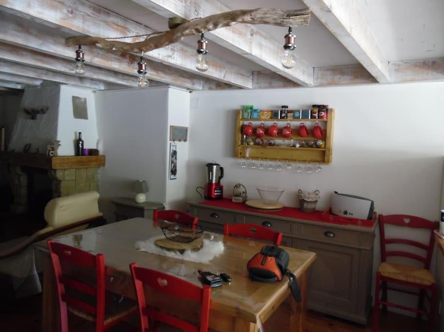 Paisible Maison Dans Les Pyrenees Fontpédrouse Extérieur photo