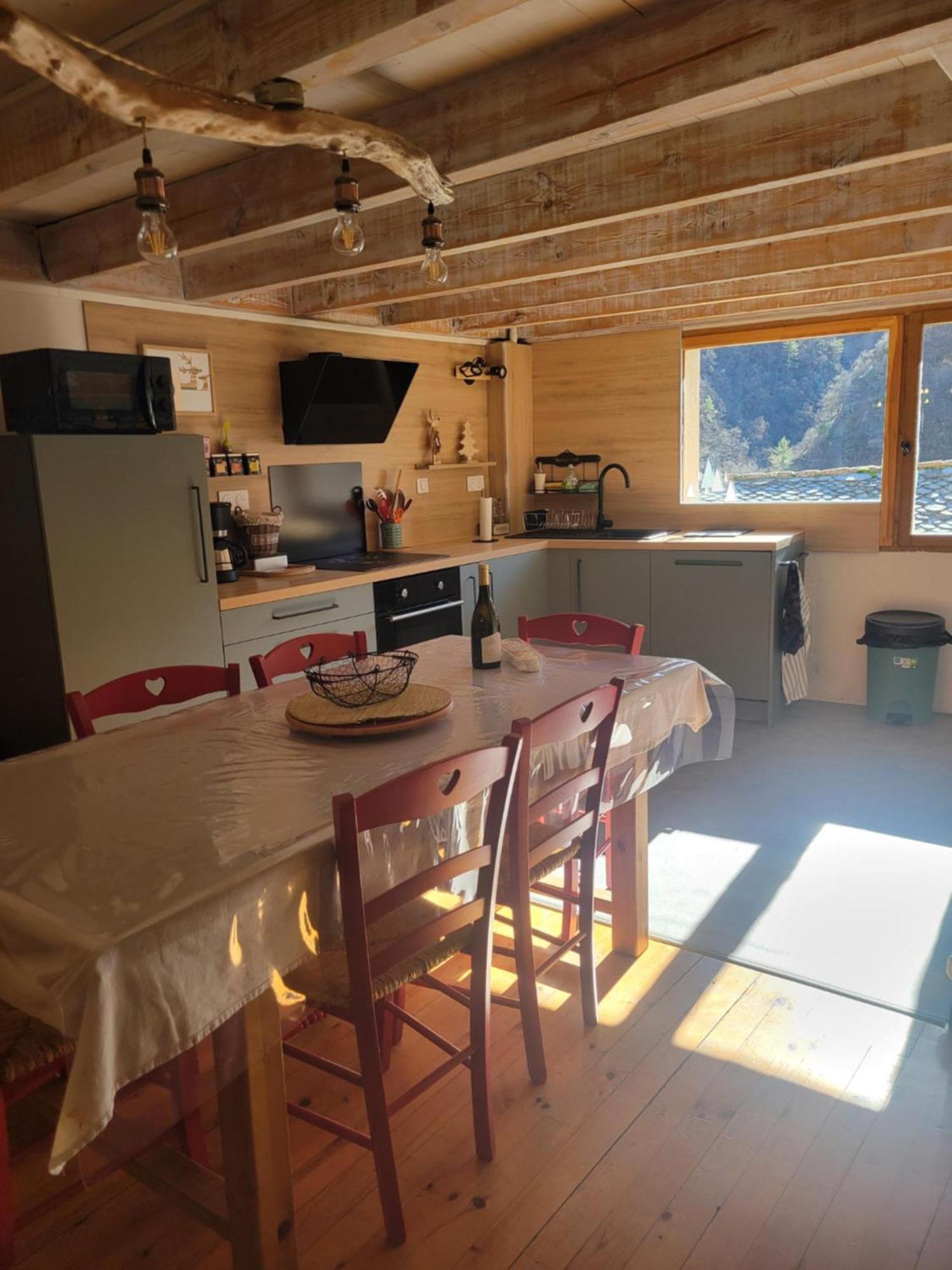Paisible Maison Dans Les Pyrenees Fontpédrouse Extérieur photo